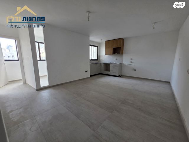 דירה, שדרות המגינים 64, שער פלמר, תחנת רכבת השמונה, חיפה