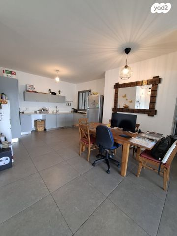 דירה, אהבת אדם, שרונה, כפר יונה