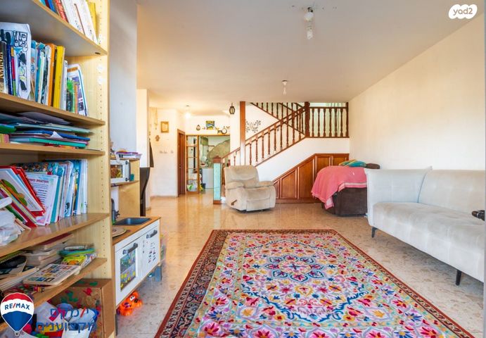 גבעת אלונים