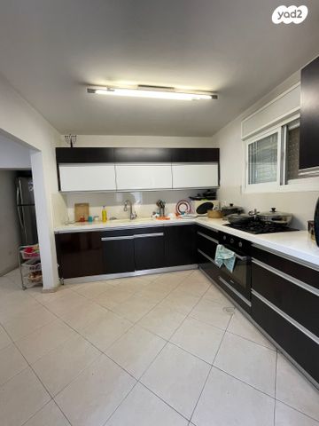 דירה, הגומא, צמח השדה, מעלה אדומים