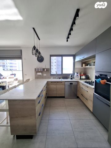 דירה, אהבת אדם, שרונה, כפר יונה