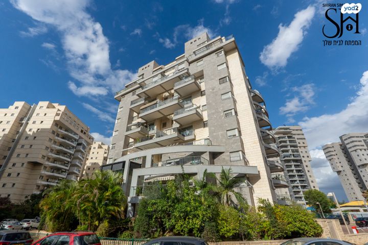 דירה, חתני פרס ישראל, באר יעקב