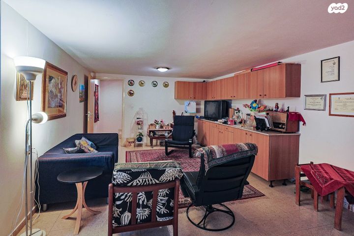 בית פרטי/ קוטג', האירוס, שיכון עממי, הוד השרון