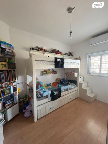 דירה, ד"ר אברהם אליהו הרכבי, תל חיים, תל אביב יפו