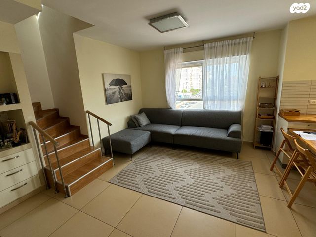 דופלקס, תמר, אורות, אור עקיבא