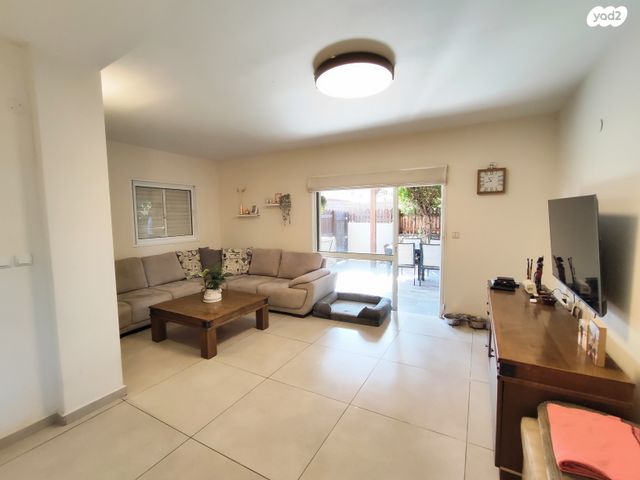 דו משפחתי, צופים, צופים