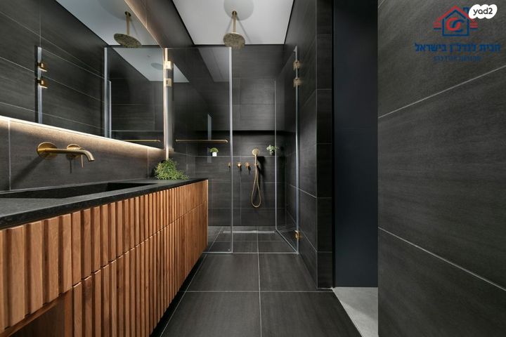 גג/ פנטהאוז, אורי אלמוג, קרית רבין, חולון