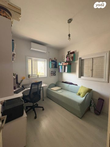 דירה, ד"ר אברהם אליהו הרכבי, תל חיים, תל אביב יפו