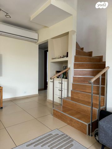 דופלקס, תמר, אורות, אור עקיבא