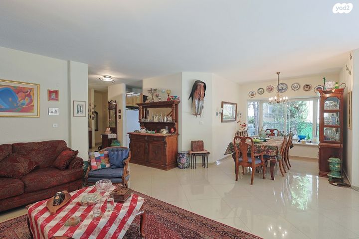 בית פרטי/ קוטג', האירוס, שיכון עממי, הוד השרון