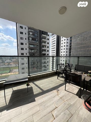 דירה, יעקב דורי, נאות שמיר, רמלה