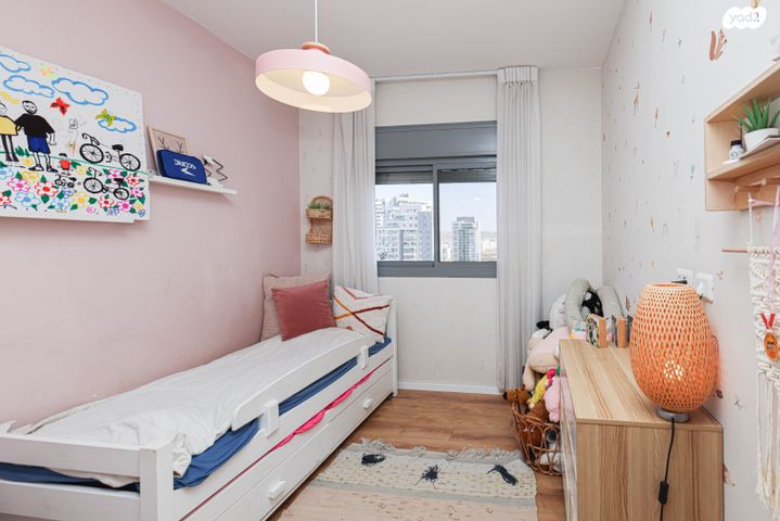 דירה, חיים הרצוג, פסגות אפק, ראש העין