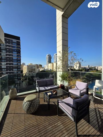 דירה, ניסים אלוני, צמרות איילון, פארק צמרת, תל אביב יפו