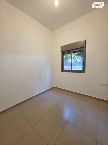 דירת גן, פרופ' יהודית בירק, רחובות המדע, רחובות