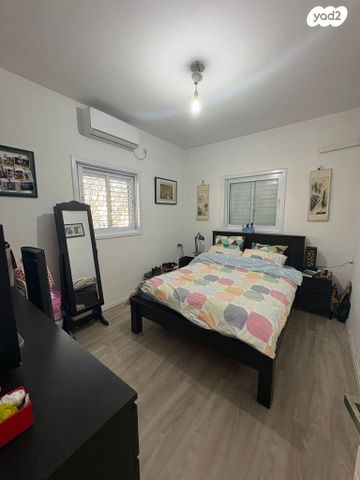 דירה, ד"ר אברהם אליהו הרכבי, תל חיים, תל אביב יפו