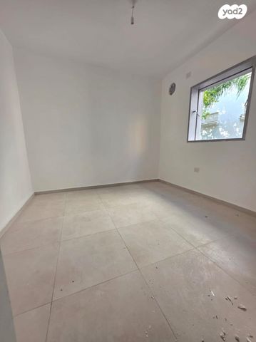 דירה, דוד וולפסון, רמז, מערב ותיק, ראשון לציון