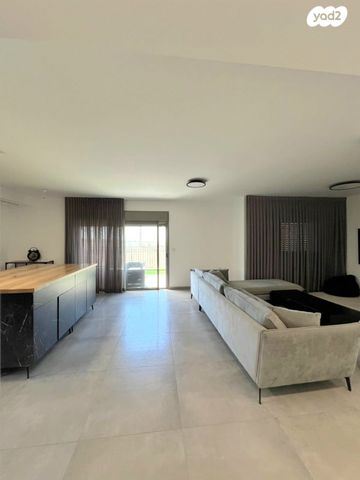 דירת גן, יקנעם עילית