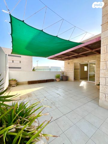 גג/ פנטהאוז, הרכס, נופי סלע, מעלה אדומים