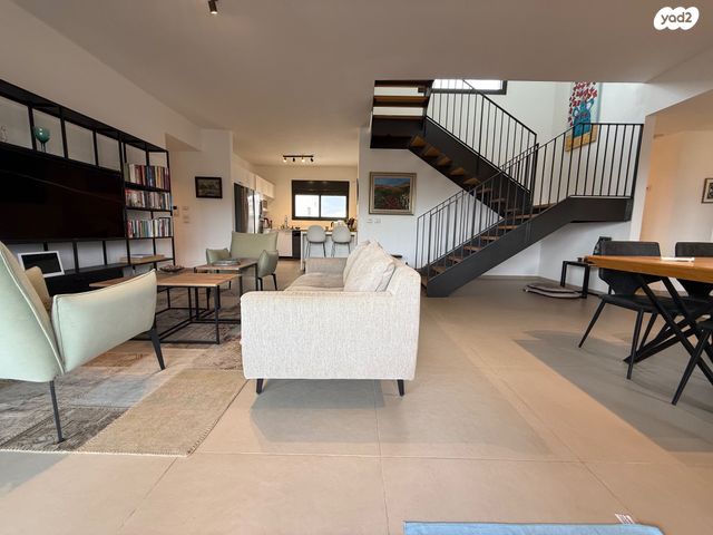 שושנה דמארי 