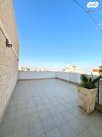 גג/ פנטהאוז, הרכס, נופי סלע, מעלה אדומים