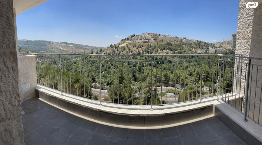 דירה, אדמונד סחייק, מלחה, מנחת, ירושלים