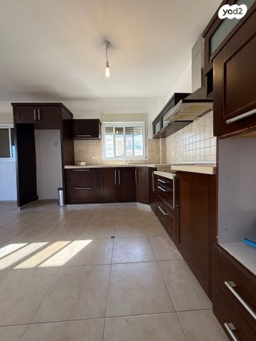 דירה, גולדה מאיר 1, שיכון עובדים, טבריה