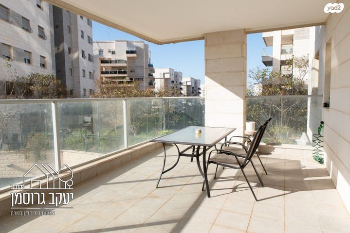 דירה, נחל אלכסנדר, צור יצחק, צור יצחק