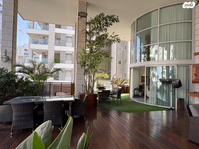 גג/ פנטהאוז, נווה גן, רמת השרון