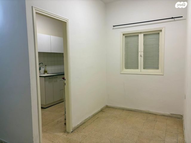 דירה, רמב"ם, ראשון לציון