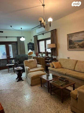 משק חקלאי/ נחלה, צופית