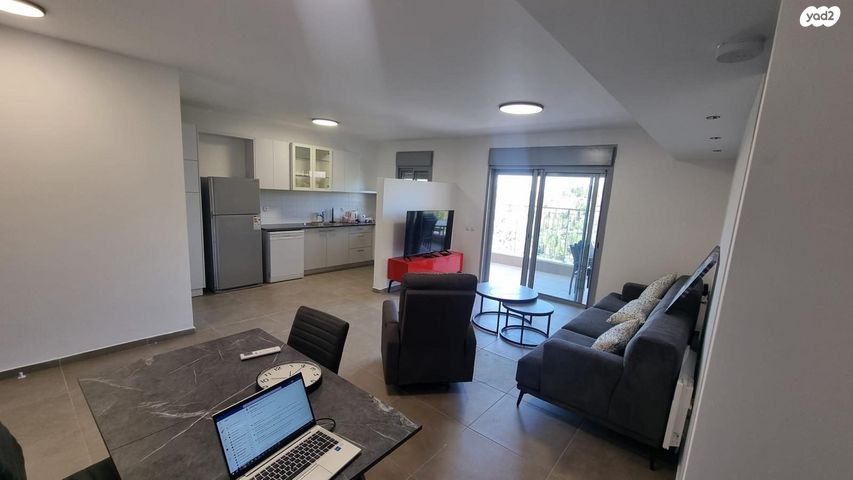 אדמונד סחייק 