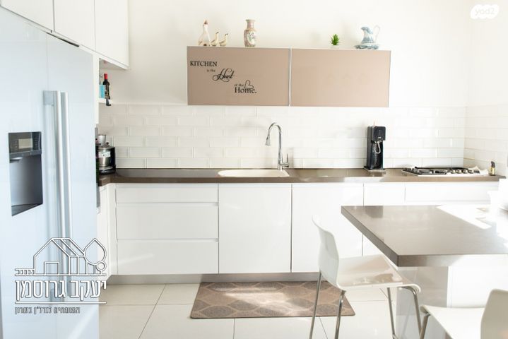 דירה, נחל אלכסנדר, צור יצחק, צור יצחק