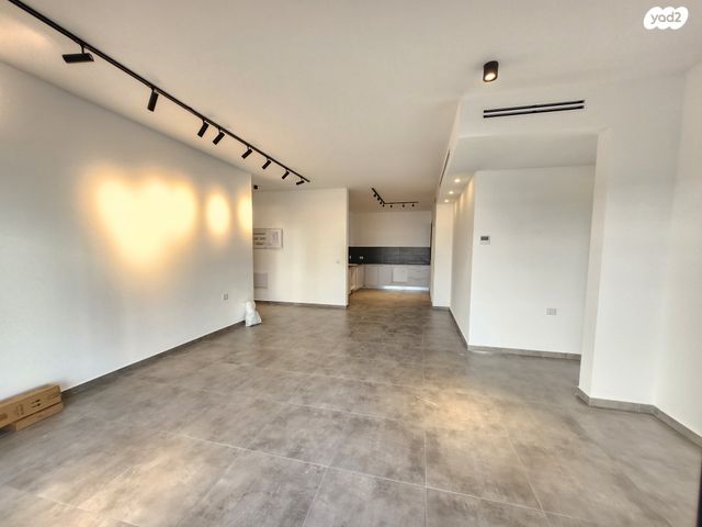 דירה, הרב שלום שבזי, פסגות אפק, ראש העין