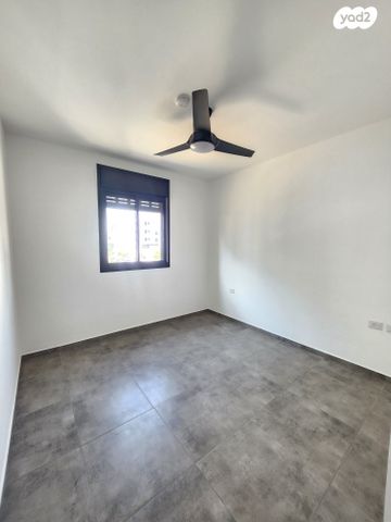 דירה, הרב שלום שבזי, פסגות אפק, ראש העין