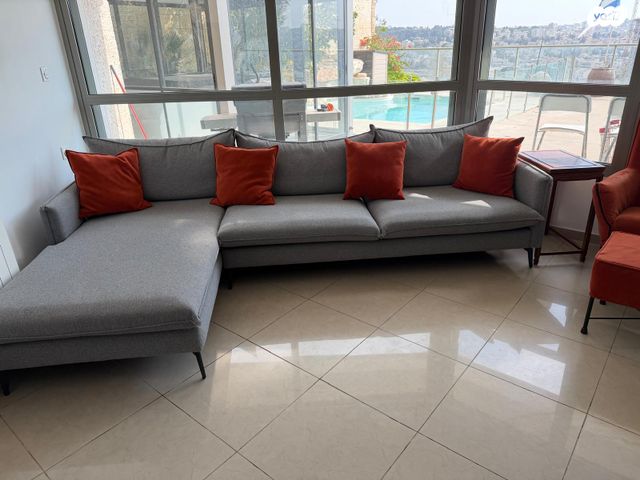 דירת גן, אברהם פררה, הולילנד, ירושלים