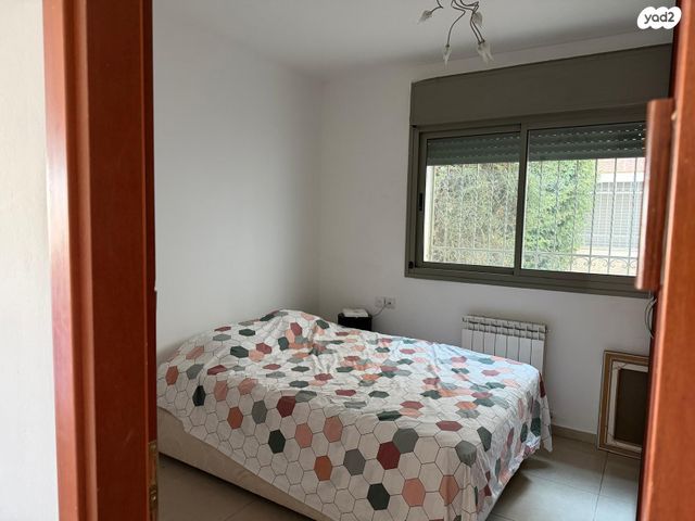 דירת גן, אברהם פררה, הולילנד, ירושלים