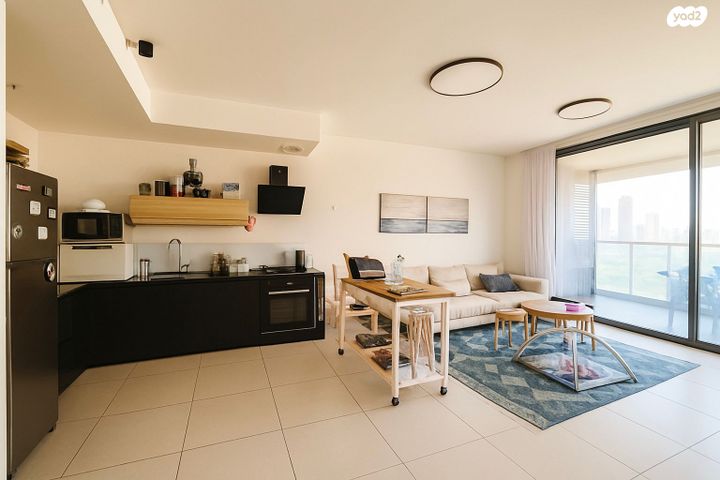 מונטיפיורי, הרכבת