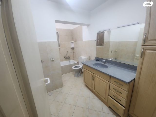 דירה, שיכוני מזרחי, כפר סבא