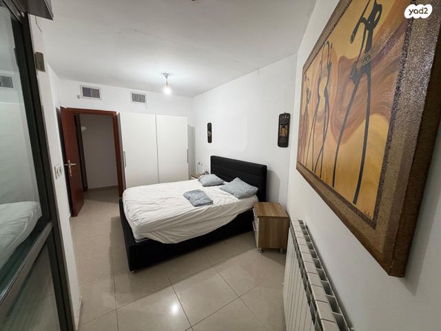 דירת גן, אברהם פררה, הולילנד, ירושלים