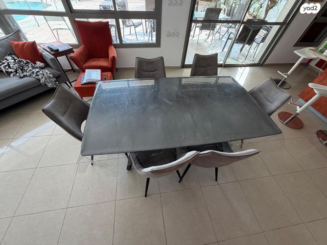 דירת גן, אברהם פררה, הולילנד, ירושלים