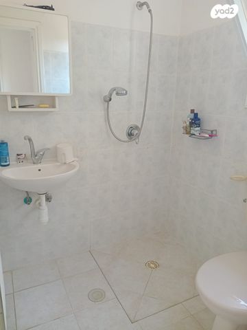 דירה, הרב יצחק נסים, חומת שמואל, הר חומה, ירושלים