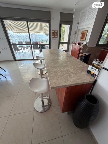 דירת גן, אברהם פררה, הולילנד, ירושלים