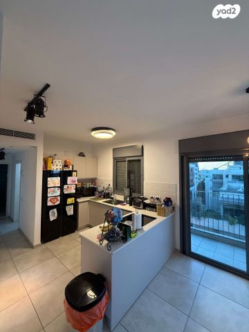 דירה, רות 9, חרוזים, רמת גן