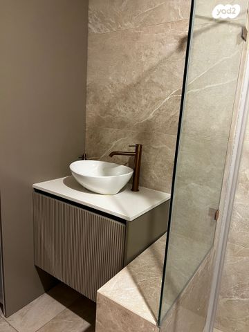 שושנה דמארי 