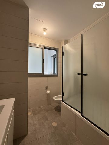 דירה, לוי אשכול, מרכז דרום, רעננה