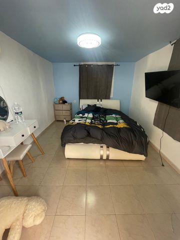 דו משפחתי, חירותנו, עזרא, הארגזים, תל אביב יפו