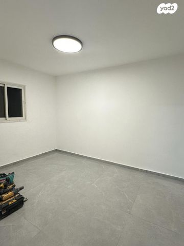 דירה, אפשטיין 1, חדרה