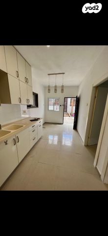 דירת גן, קיבוץ גלויות, בת ים