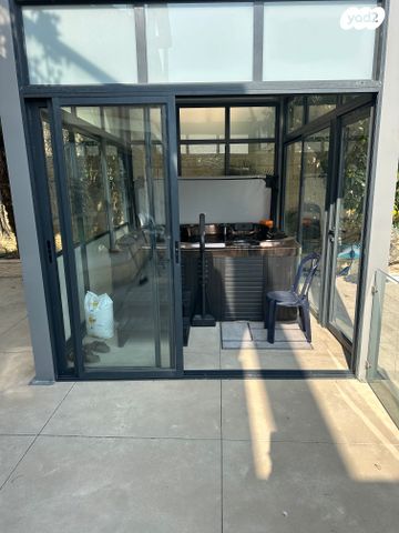 דירת גן, אברהם פררה, הולילנד, ירושלים