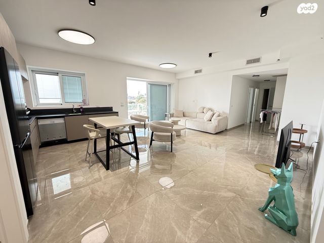 דירה, שדרות רחבעם זאבי, גבעת אולגה, חדרה